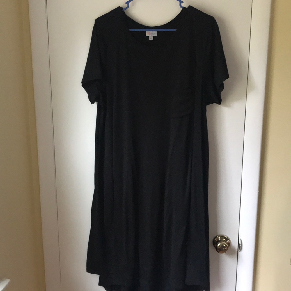 Solid black Lularoe Carly - EUC